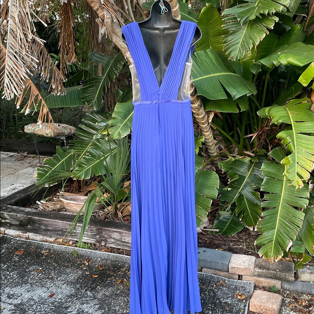Bebe peekaboo, pleated mesh insert split front maxi dress - Picture 4 of 8